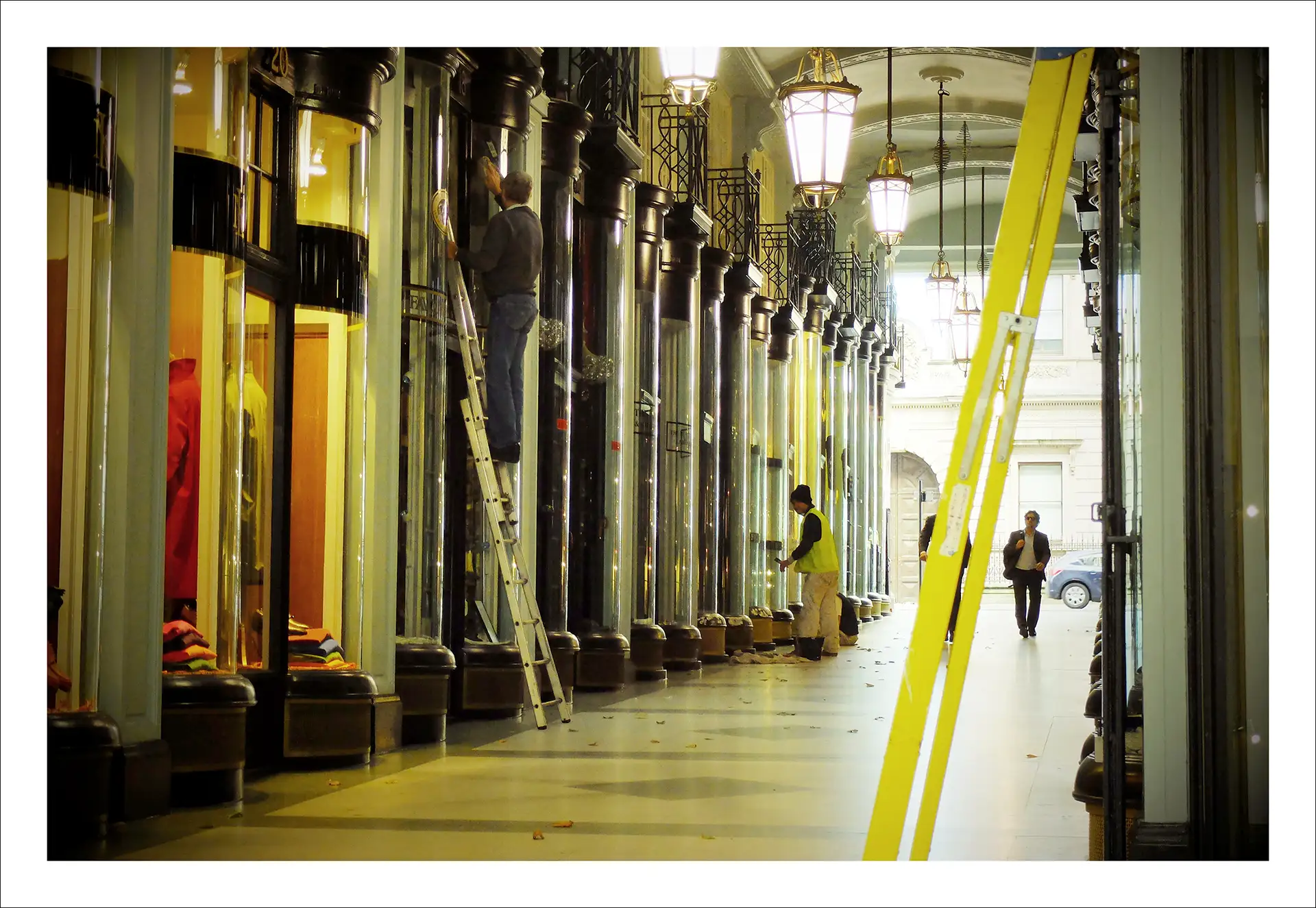 London, man painting a pillar
