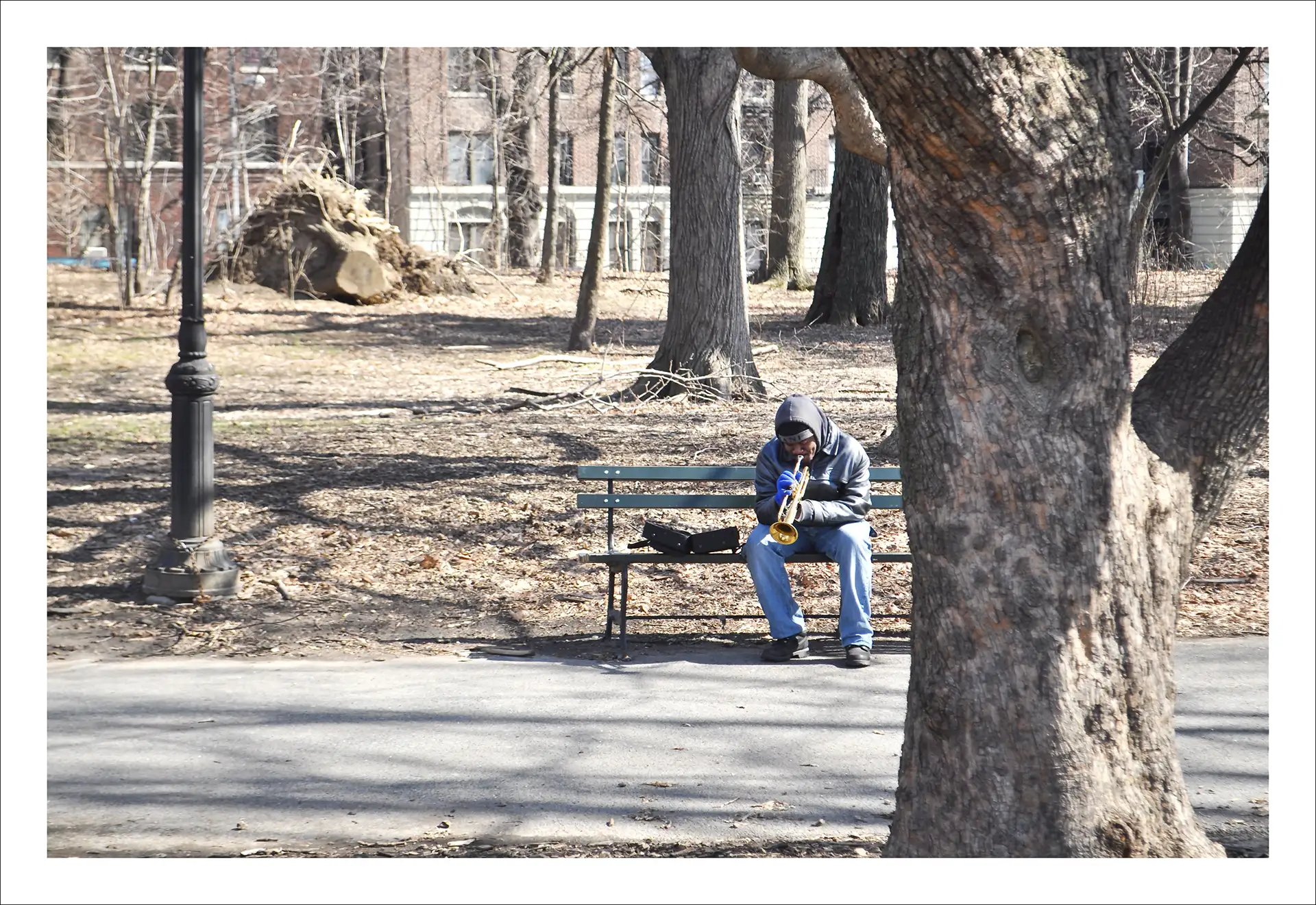 New York, sitting man playing the trumpet